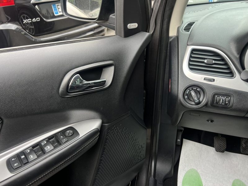 FIAT FREEMONT 2.0 MULTIJET 170 Cv 4x2 CUIR GPS CAMERA 7 PLACES SON ALPINE 88 500 Km - GARANTIE 1 AN