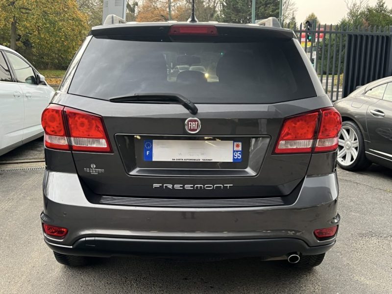 FIAT FREEMONT 2.0 MULTIJET 170 Cv 4x2 CUIR GPS CAMERA 7 PLACES SON ALPINE 88 500 Km - GARANTIE 1 AN