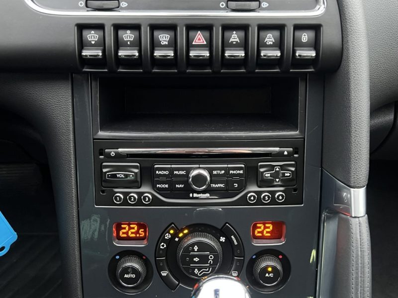 PEUGEOT 3008 (2) FELINE 1.6 Hdi 120 BOITE AUTO CUIR TOIT PANO ATTELAGE GPS CritAir2- GARANTIE 1 AN