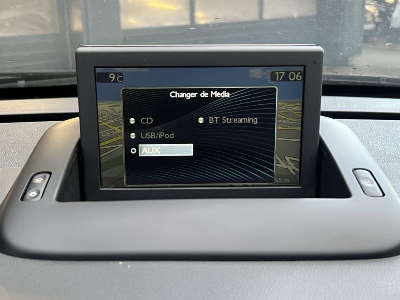 PEUGEOT 3008 (2) CROSSWAY 1.6 Hdi 120 BOITE AUTO CUIR TOIT PANO ATTELAGE GPS CritAir2- GARANTIE 1 AN