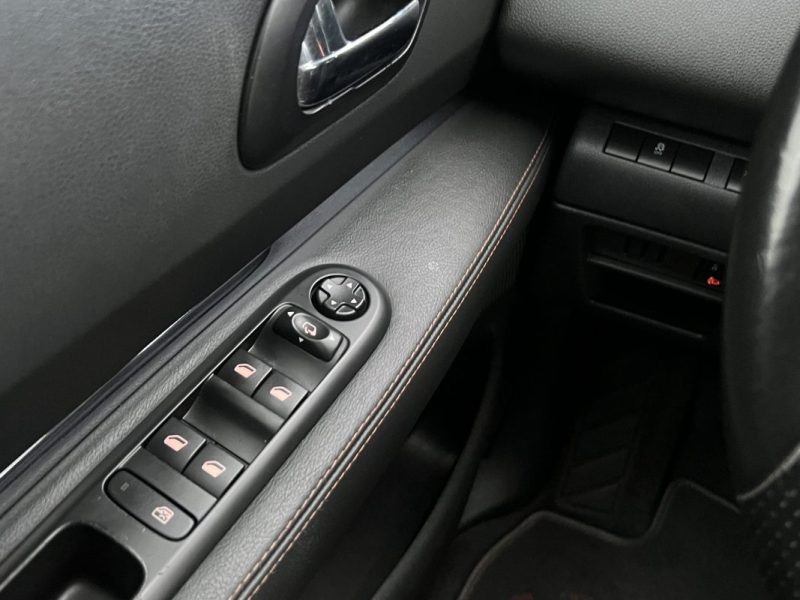 PEUGEOT 3008 (2) CROSSWAY 1.6 Hdi 120 BOITE AUTO CUIR TOIT PANO ATTELAGE GPS CritAir2- GARANTIE 1 AN