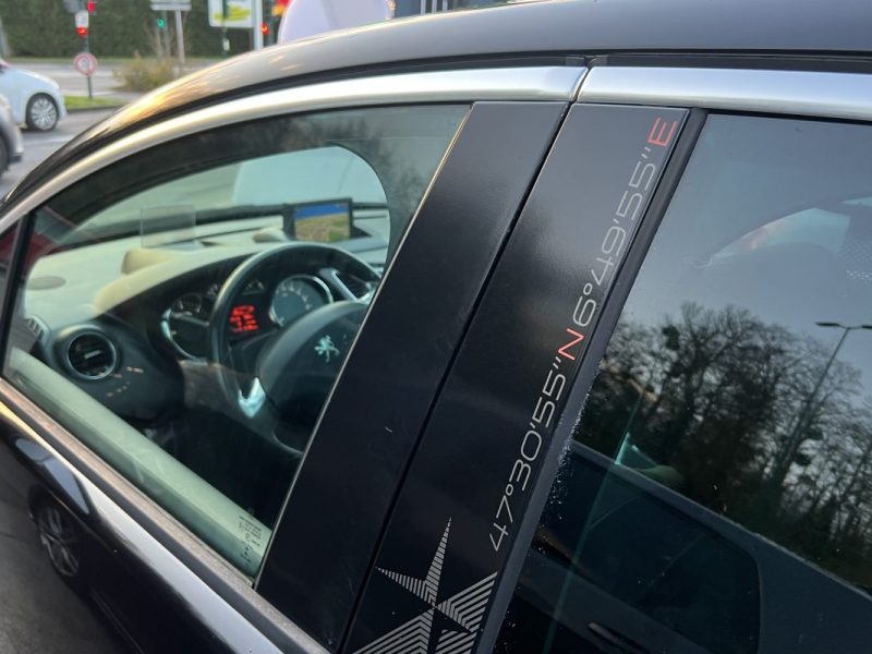 PEUGEOT 3008 (2) CROSSWAY 1.6 Hdi 120 BOITE AUTO CUIR TOIT PANO ATTELAGE GPS CritAir2- GARANTIE 1 AN