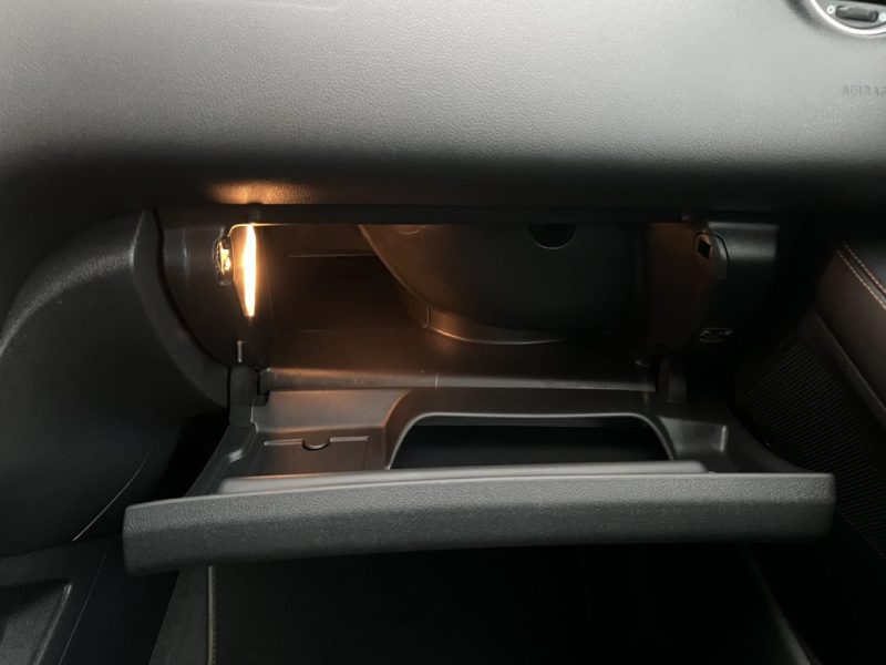 PEUGEOT 3008 (2) CROSSWAY 1.6 Hdi 120 BOITE AUTO CUIR TOIT PANO ATTELAGE GPS CritAir2- GARANTIE 1 AN