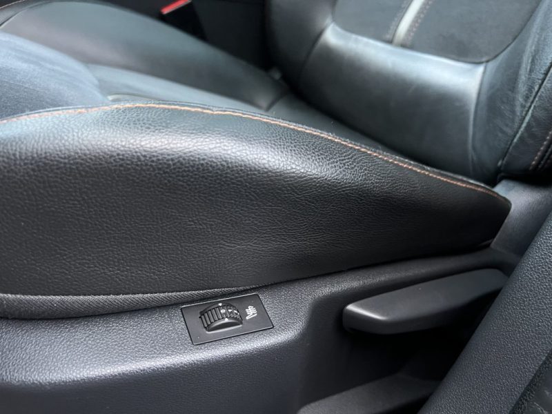 PEUGEOT 3008 (2) CROSSWAY 1.6 Hdi 120 BOITE AUTO CUIR TOIT PANO ATTELAGE GPS CritAir2- GARANTIE 1 AN