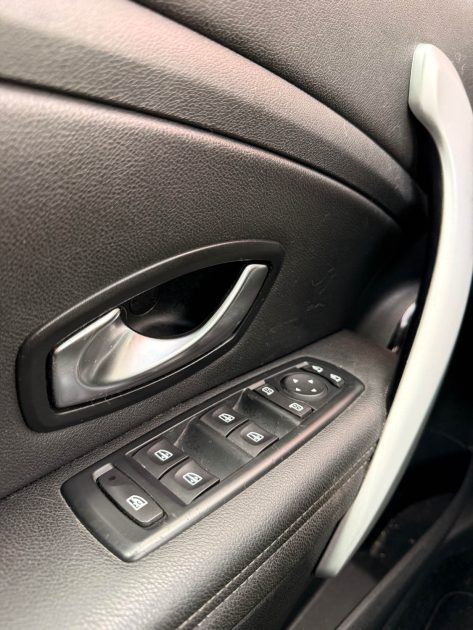 RENAULT MEGANE 3 (III)  1.5 DCI 110CH BOSE ÉDITION - TOIT OUVRANT  - GARANTIE 12 MOIS 