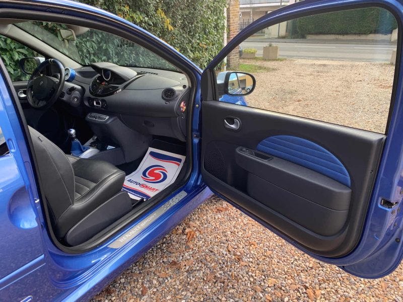 RENAULT TWINGO II 1.6 16V 133 RENAULT SPORT 2010