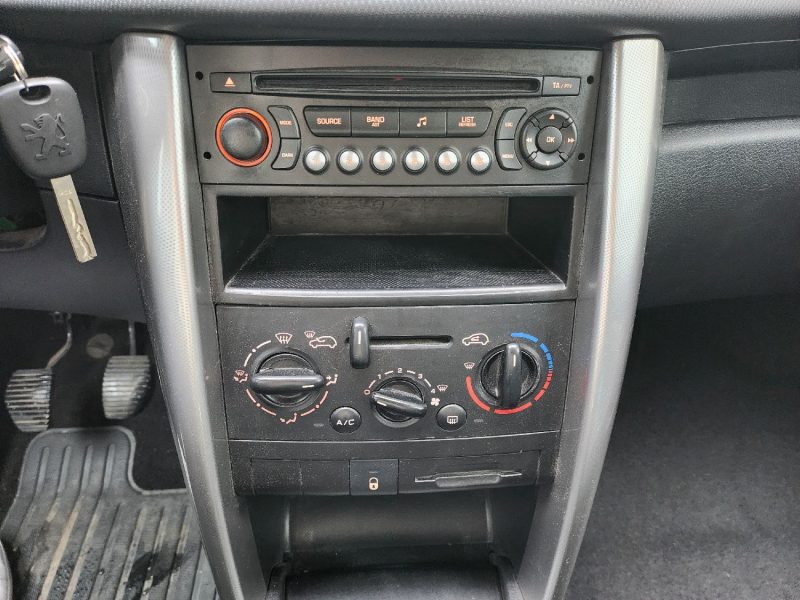 PEUGEOT 207 1.4 VTI 95CH  PREMIUM 