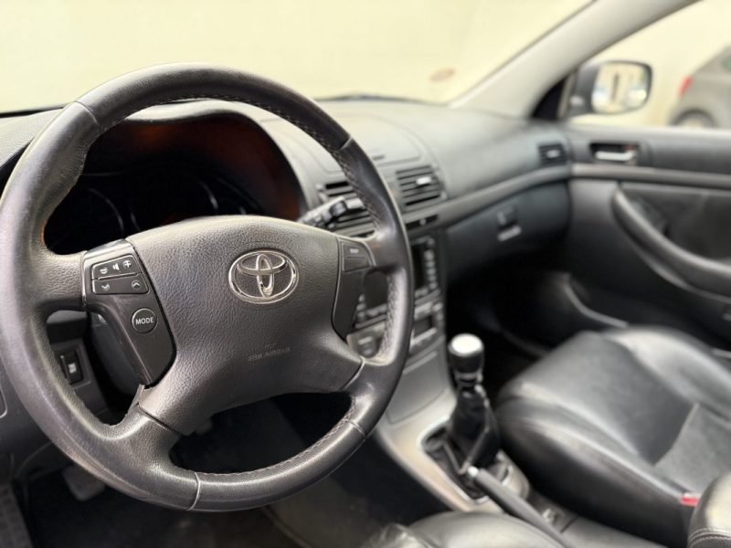 TOYOTA AVENSIS 150CV D-4D LINEA SOL 2007 236 000KM 