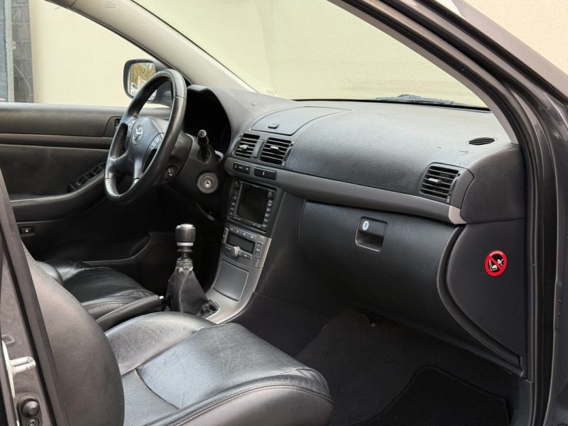 TOYOTA AVENSIS 150CV D-4D LINEA SOL 2007 236 000KM 