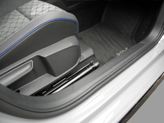 VOLKSWAGEN GOLF 1.5 E-TSI EVO2 150 CH R-LINE DSG7 / 8 CH 2024