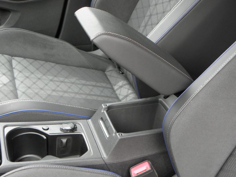 VOLKSWAGEN GOLF 1.5 E-TSI EVO2 150 CH R-LINE DSG7 / 8 CH 2024