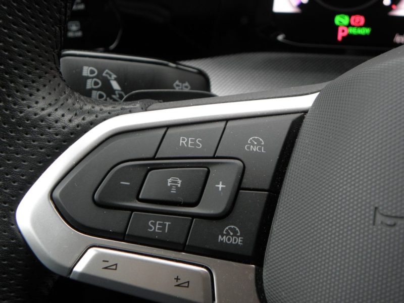 VOLKSWAGEN GOLF 1.5 E-TSI EVO2 150 CH R-LINE DSG7 / 8 CH 2024