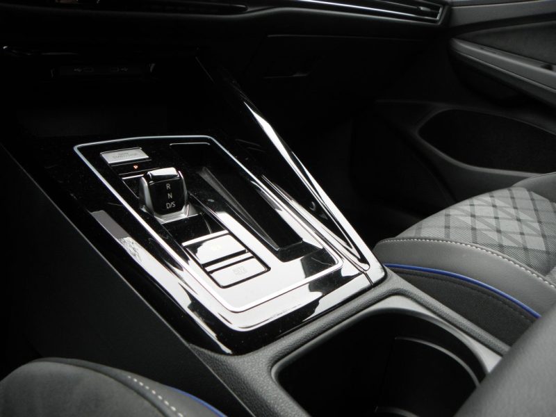 VOLKSWAGEN GOLF 1.5 E-TSI EVO2 150 CH R-LINE DSG7 / 8 CH 2024