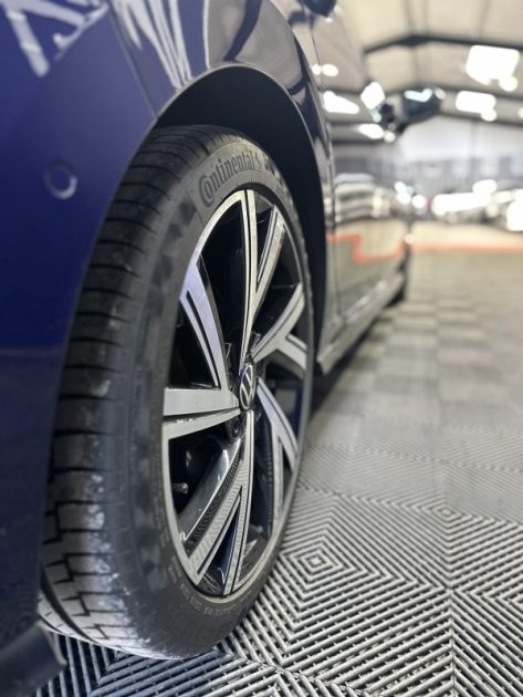 Volkswagen Golf VIII (8) R-Line 1st 2.0 TDI SCR 150ch DSG7 - Toit ouvrant/LED Ambiance/IQ Light