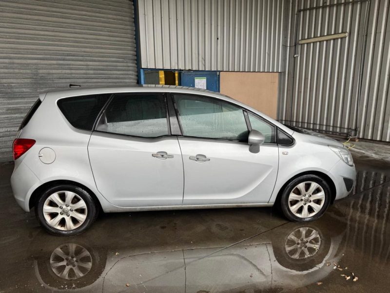 OPEL MERIVA B 1.7 CDTI 110 Cosmo pour pieces 