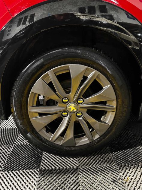 MAGNIFIQUE E-208 ALLURE 136CH (SUIVI D'ENTRETIEN, APPLE CARPLAY, RADAR DE RECUL)