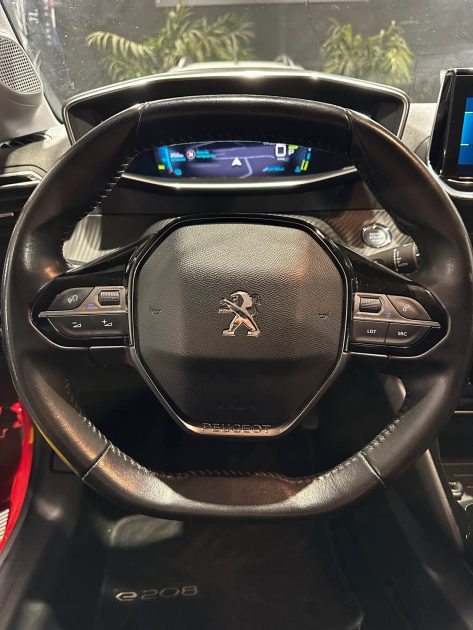 MAGNIFIQUE E-208 ALLURE 136CH (SUIVI D'ENTRETIEN, APPLE CARPLAY, RADAR DE RECUL)