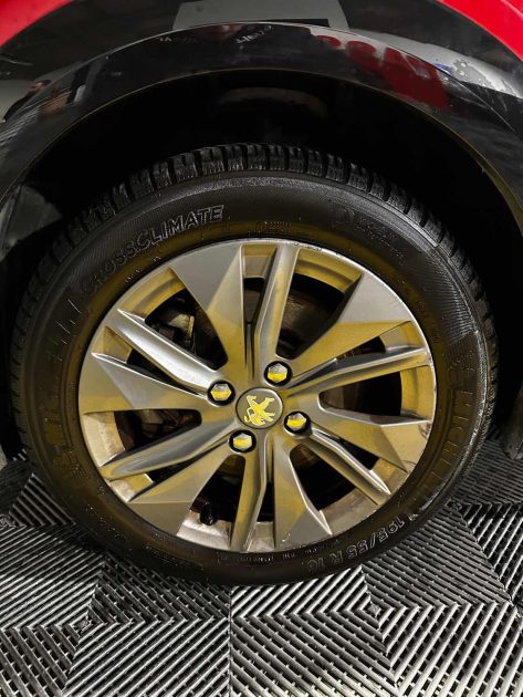 MAGNIFIQUE E-208 ALLURE 136CH (SUIVI D'ENTRETIEN, APPLE CARPLAY, RADAR DE RECUL)