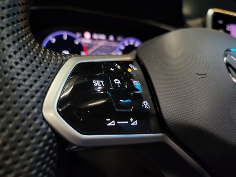 VOLKSWAGEN T-ROC 2.0 TDI 150CH R LINE DSG7 / BEATS AUDIO + TOIT OUVRANT + SUIVIE VOLKSWAGEN / 2022