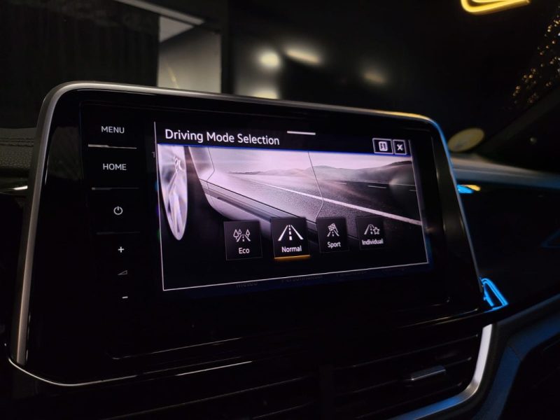 VOLKSWAGEN T-ROC 2.0 TDI 150CH R LINE DSG7 / BEATS AUDIO + TOIT OUVRANT + SUIVIE VOLKSWAGEN / 2022