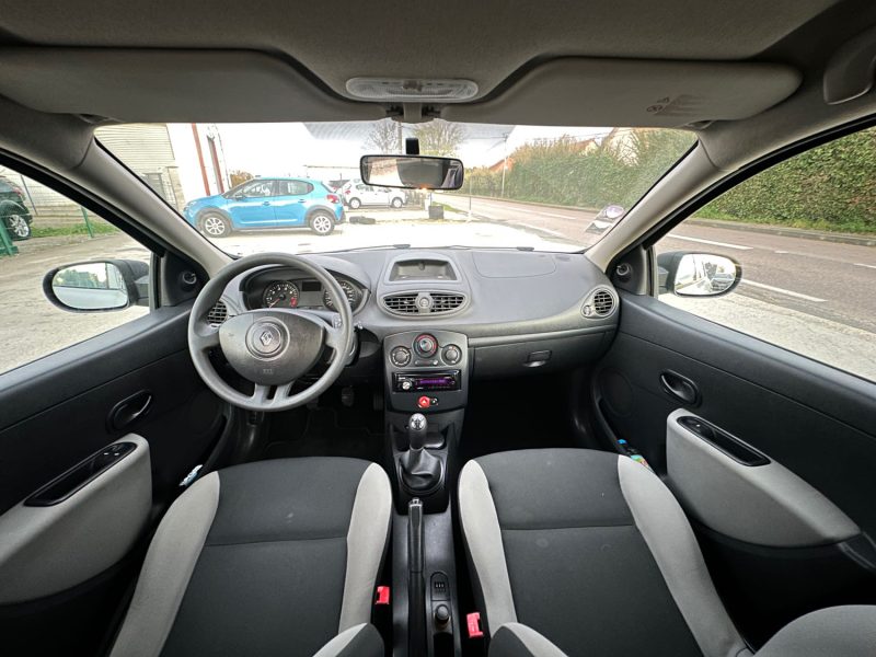 RENAULT CLIO III AUTHENTIQUE 1.2 75 GPL 2010