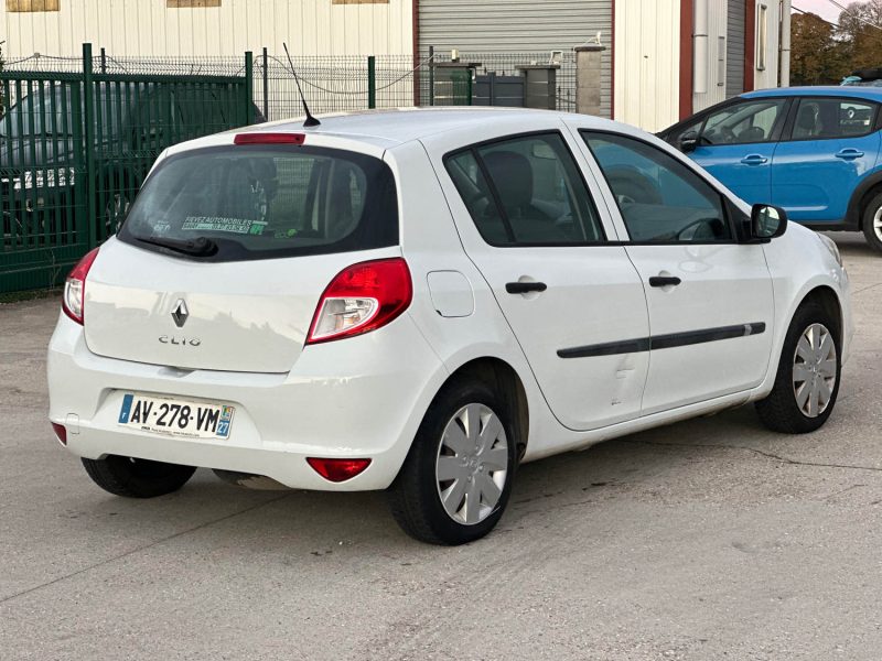 RENAULT CLIO III AUTHENTIQUE 1.2 75 GPL 2010