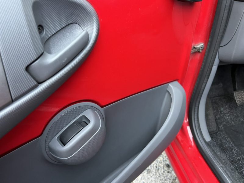 PEUGEOT 107 1.0 68 Cv MOTEUR A CHAINE / CLIMATISATION BLUETOOTH 46 500 Kms - GARANTIE 1 AN