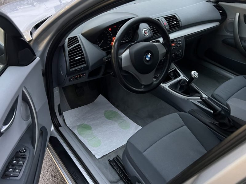 BMW SERIE 1 E87 128i 2.0 130 Cv VENTE EN L ETAT / FRAIS MECANIQUES A PREVOIR LIRE L ANNONCE