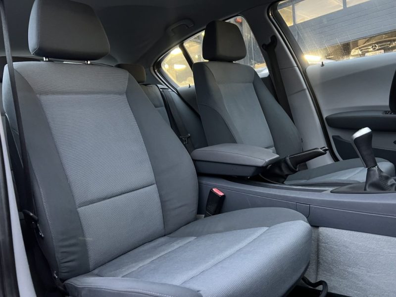 BMW SERIE 1 E87 128i 2.0 130 Cv VENTE EN L ETAT / FRAIS MECANIQUES A PREVOIR LIRE L ANNONCE