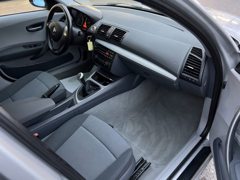 BMW SERIE 1 E87 128i 2.0 130 Cv VENTE EN L ETAT / FRAIS MECANIQUES A PREVOIR LIRE L ANNONCE