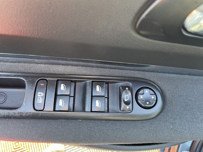 PEUGEOT 5008 1.6 HDI   110 CV  GARANTIE 3/12 MOIS 1.6 HDI 2012