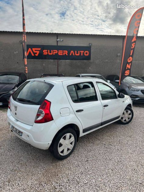DACIA SANDERO 1.4I - 8V 2010