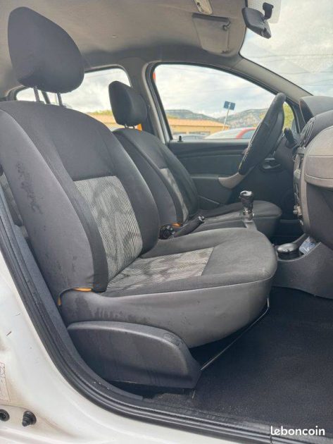 DACIA SANDERO 1.4I - 8V 2010