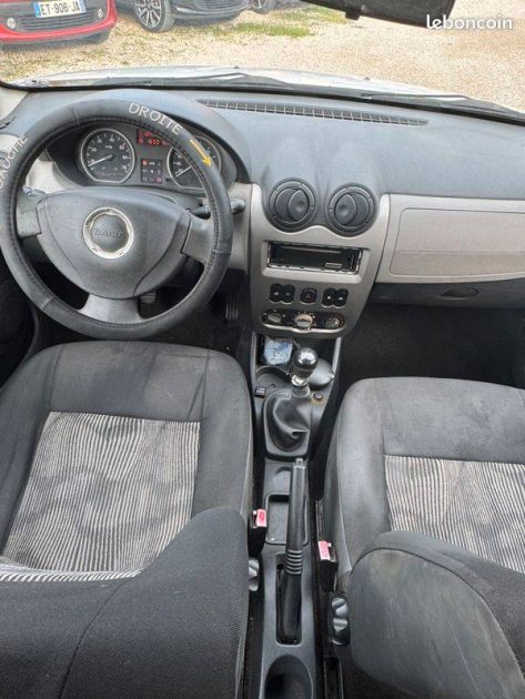 DACIA SANDERO 1.4I - 8V 2010