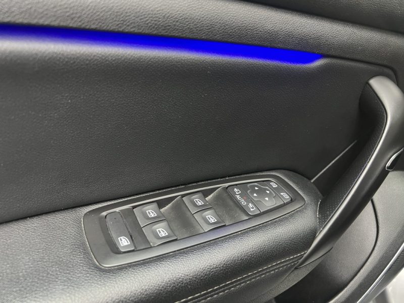 Renault Megane IV 1.6 dCi 130ch Energy Intens - Moteur a chaine / Éclairage d'ambiance / Caméra