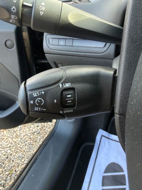 PEUGEOT 208 BUSINESS 