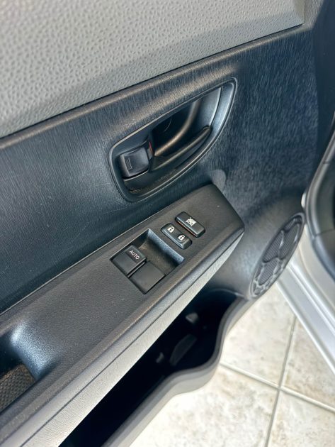 Toyota Yaris 1.3 100Ch - 69.800km - Garantie 1an - Très propre  - Révisée - CT ok 