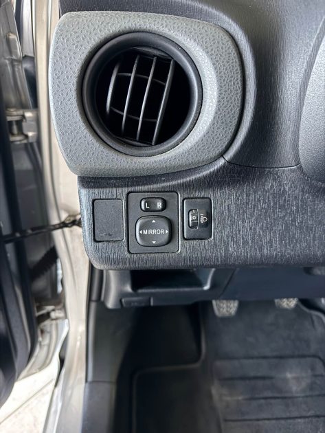 Toyota Yaris 1.3 100Ch - 69.800km - Garantie 1an - Très propre  - Révisée - CT ok 