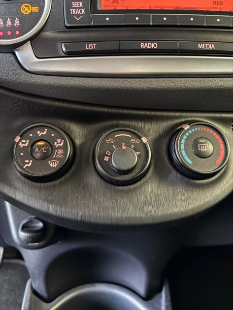 Toyota Yaris 1.3 100Ch - 69.800km - Garantie 1an - Très propre  - Révisée - CT ok 