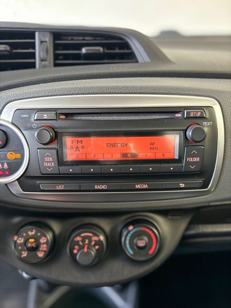 Toyota Yaris 1.3 100Ch - 69.800km - Garantie 1an - Très propre  - Révisée - CT ok 