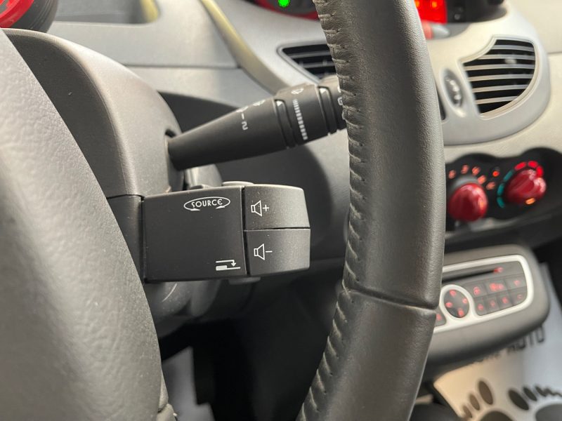 RENAULT TWINGO SEULEMENT 30000KMS 1.2 LEV 16v 75ch RIP CURL QUICKSHIFT 1ERE MAIN GARANTIE 12 MOIS