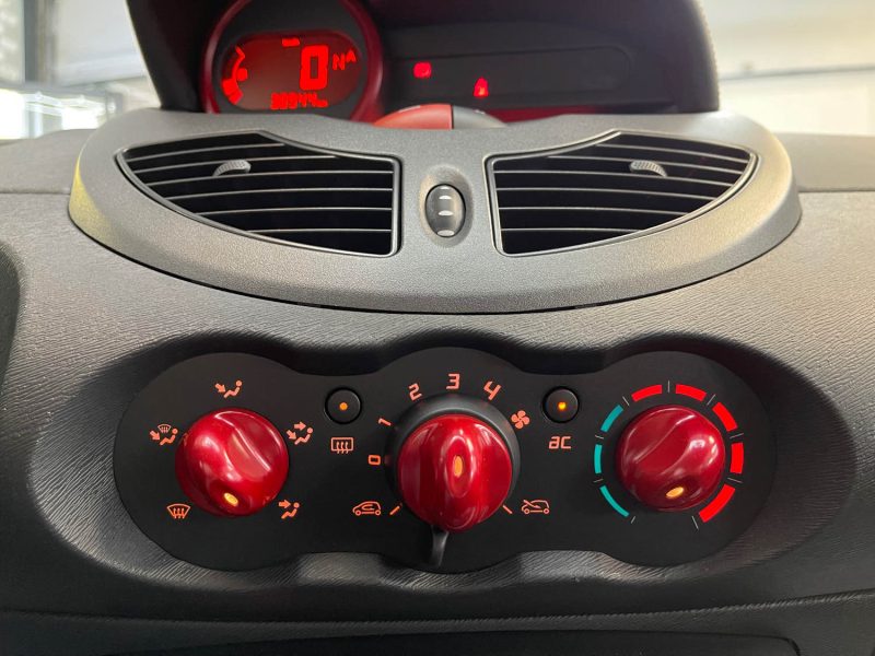 RENAULT TWINGO SEULEMENT 30000KMS 1.2 LEV 16v 75ch RIP CURL QUICKSHIFT 1ERE MAIN GARANTIE 12 MOIS