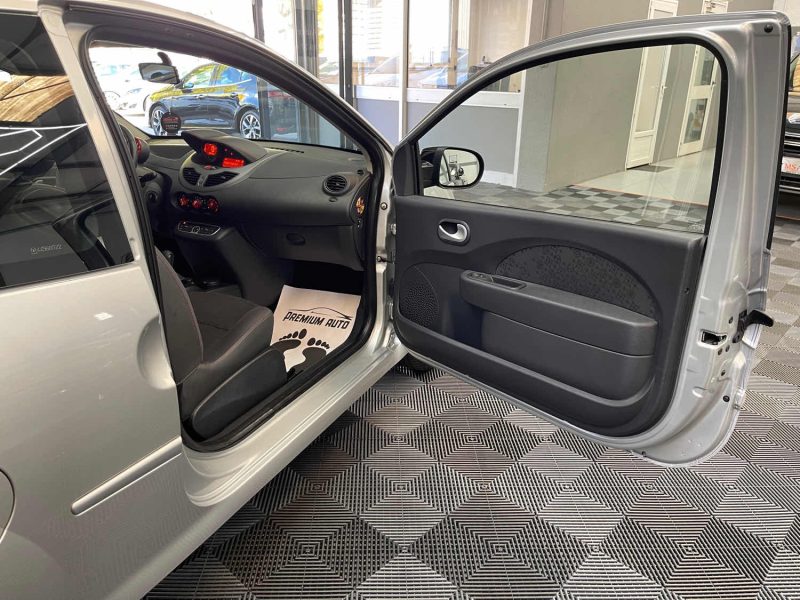 RENAULT TWINGO SEULEMENT 30000KMS 1.2 LEV 16v 75ch RIP CURL QUICKSHIFT 1ERE MAIN GARANTIE 12 MOIS