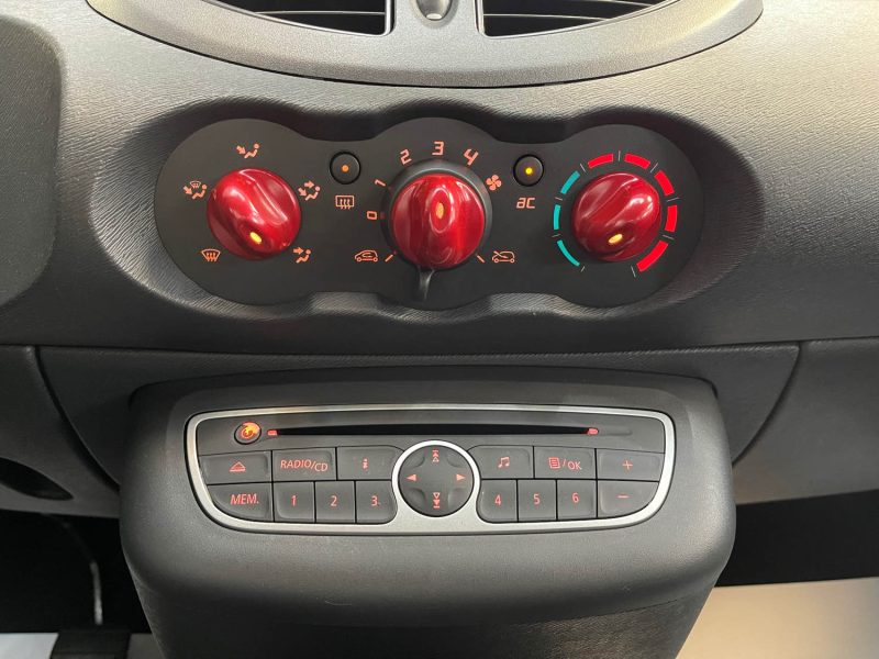 RENAULT TWINGO SEULEMENT 30000KMS 1.2 LEV 16v 75ch RIP CURL QUICKSHIFT 1ERE MAIN GARANTIE 12 MOIS