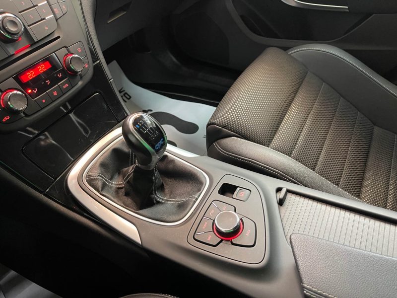 OPEL INSIGNIA SPORTS TOURER 2.8 V6 TURBO OPC 4X4 325ch GARANTIE 12 MOIS 2EME MAIN HISTORIQUE COMPLET