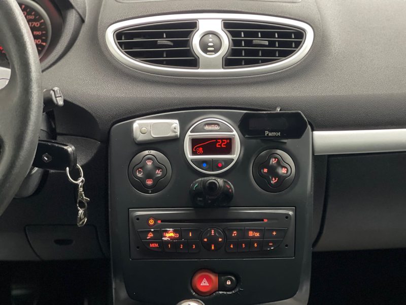 RENAULT CLIO III GARANTIE 12 MOIS 1.2 TCE 100ch EXCEPTION TOMTOM 5P 2EME MAIN, HISTORIQUE LIMPIDE