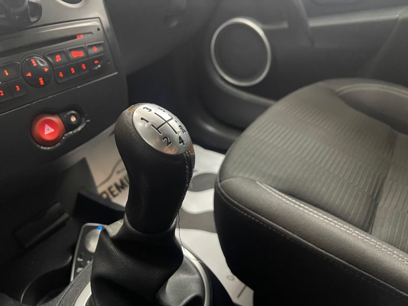 RENAULT CLIO III GARANTIE 12 MOIS 1.2 TCE 100ch EXCEPTION TOMTOM 5P 2EME MAIN, HISTORIQUE LIMPIDE