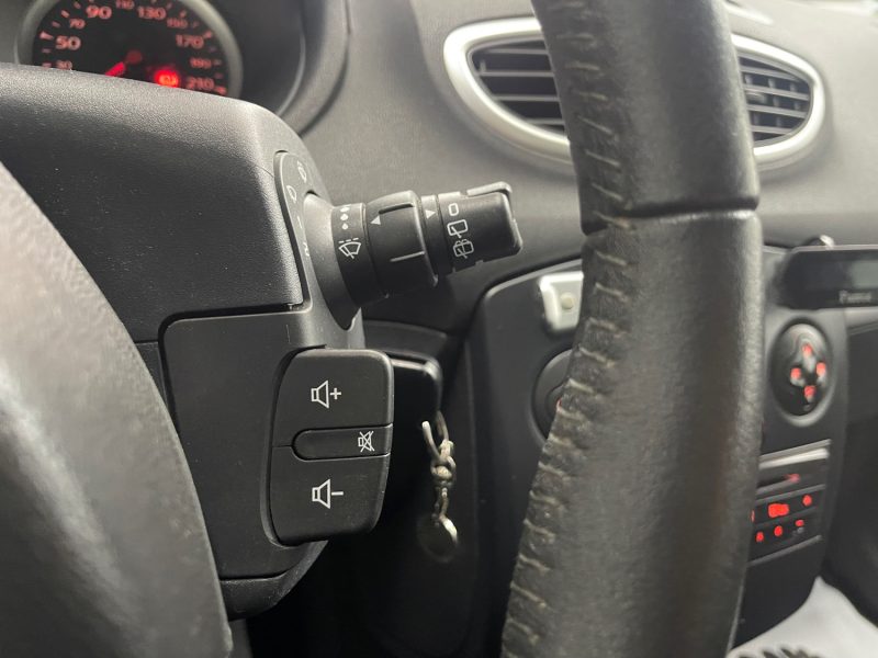 RENAULT CLIO III GARANTIE 12 MOIS 1.2 TCE 100ch EXCEPTION TOMTOM 5P 2EME MAIN, HISTORIQUE LIMPIDE