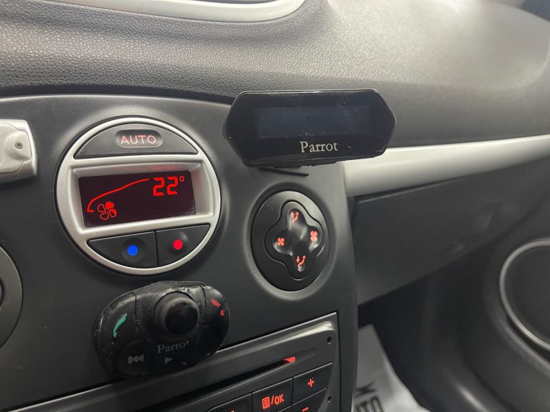 RENAULT CLIO III GARANTIE 12 MOIS 1.2 TCE 100ch EXCEPTION TOMTOM 5P 2EME MAIN, HISTORIQUE LIMPIDE