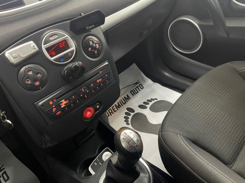 RENAULT CLIO III GARANTIE 12 MOIS 1.2 TCE 100ch EXCEPTION TOMTOM 5P 2EME MAIN, HISTORIQUE LIMPIDE